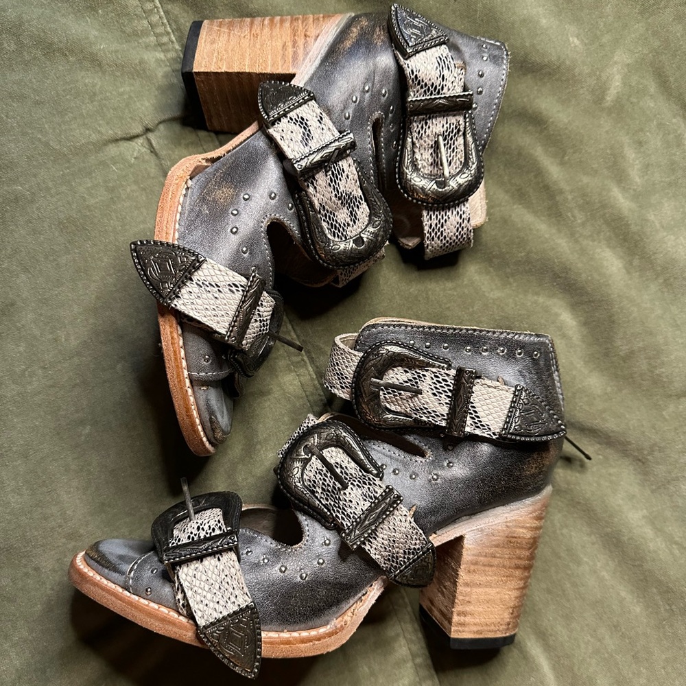 LIKE NEW Freebird Violet Sandals size 7